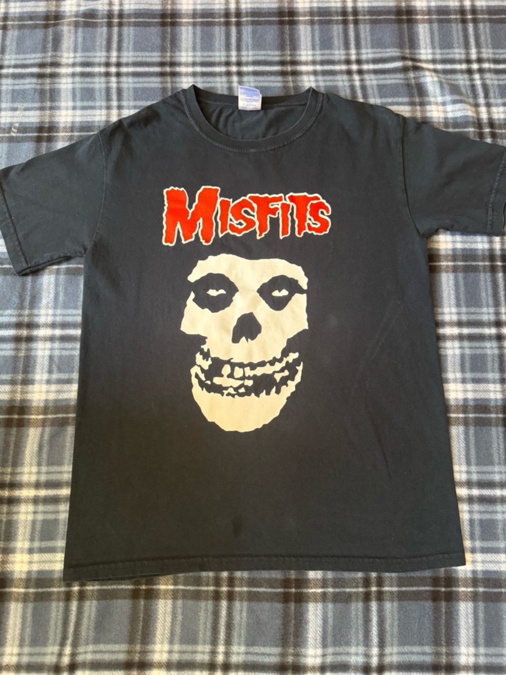Gildan Black Crewneck T-Shirt with White Tag